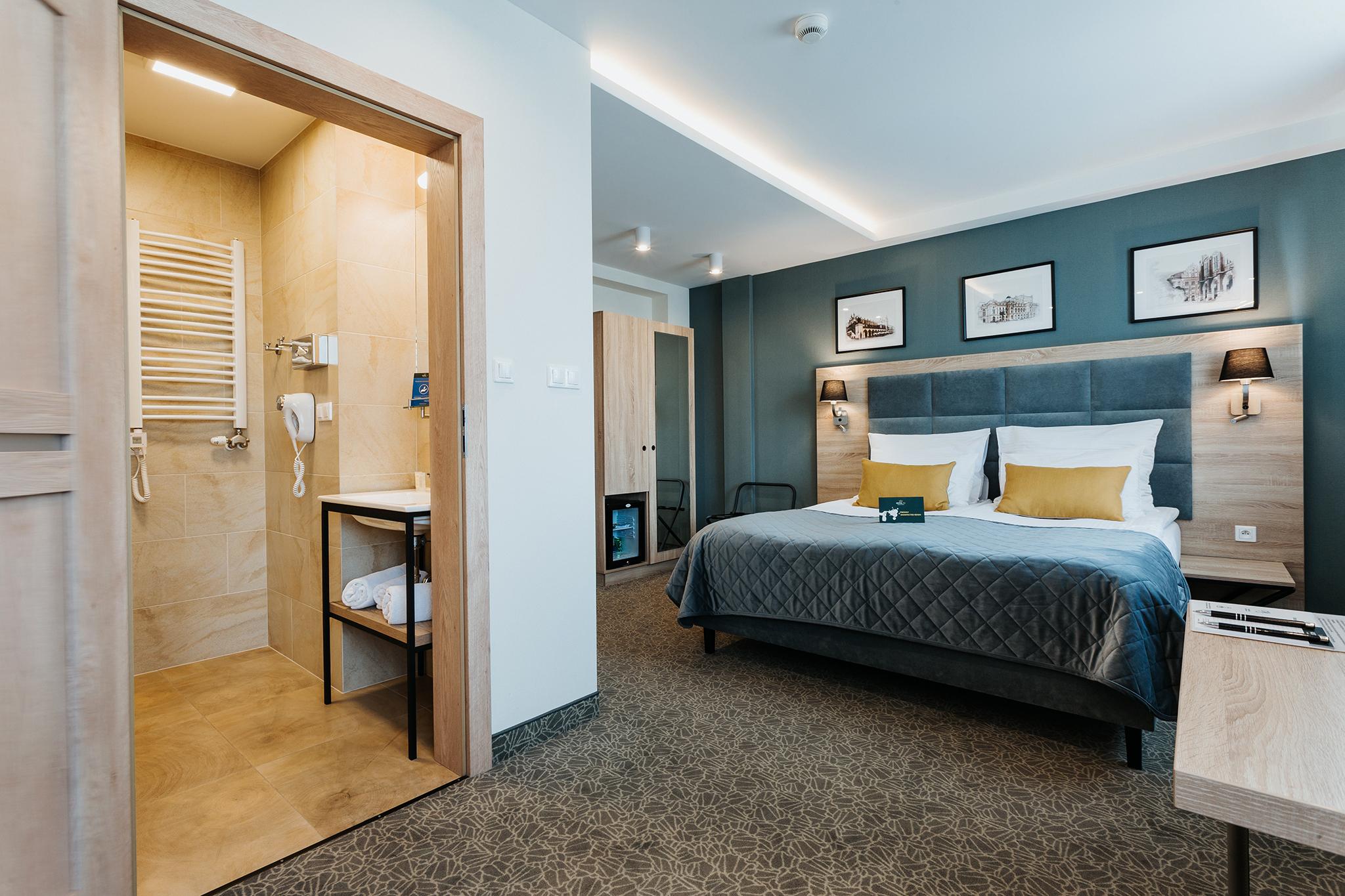 32 Old Town Hotel 3*