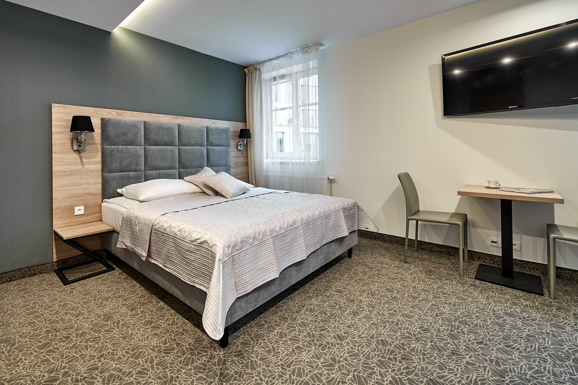 32 Old Town Hotel 3*