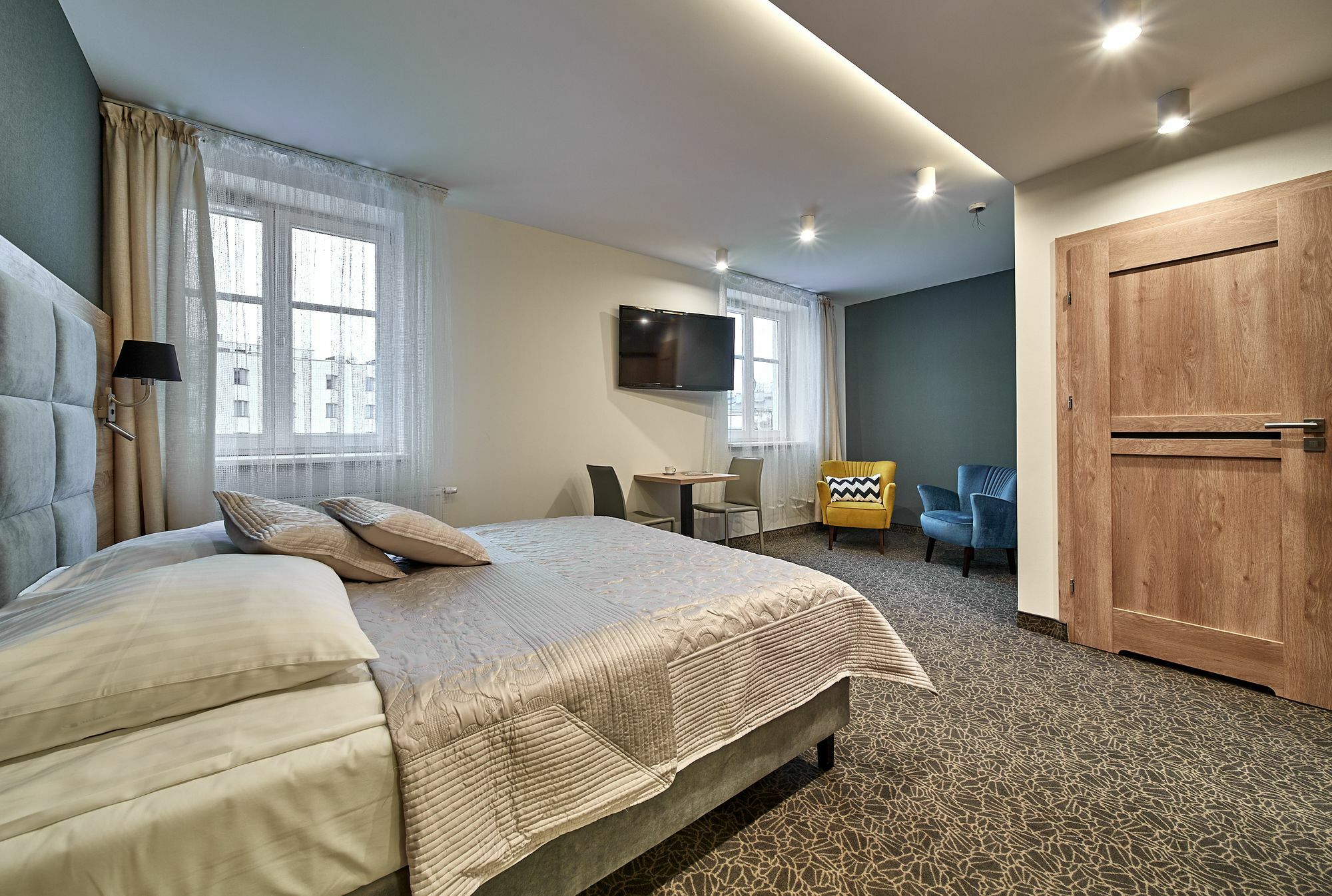 32 Old Town Hotel 3*